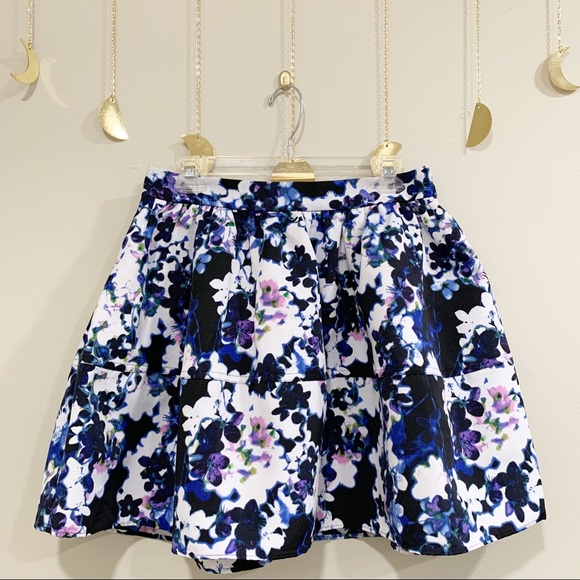 Express High Waisted Floral Flare Mini Skirt - Picture 3 of 8